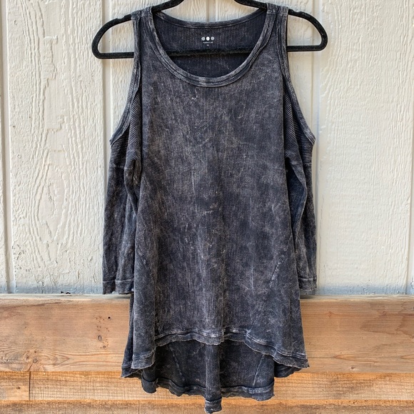 Three Dots thermal high low cold shoulder top - Picture 3 of 11